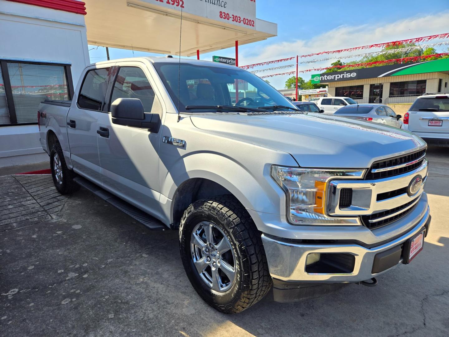 2018 SILVER /BLACK Ford F-150 XLT SuperCrew 5.5-ft. 4WD (1FTEW1E52JK) with an 5.0L V8 OHV 32V engine, 6A transmission, located at 503 West Court, Seguin, TX, 78155, (830) 379-3373, 29.568621, -97.969803 - Photo#1